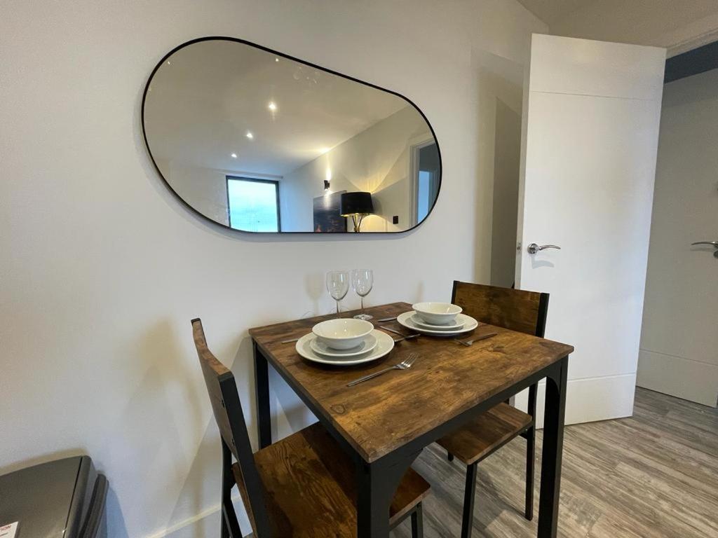 Kingsbridge Point - Cosy One Bed Apartments Near Town Centre, Σουίντον Εξωτερικό φωτογραφία