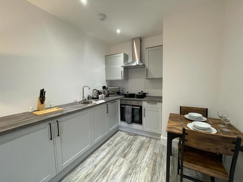 Kingsbridge Point - Cosy One Bed Apartments Near Town Centre, Σουίντον Εξωτερικό φωτογραφία