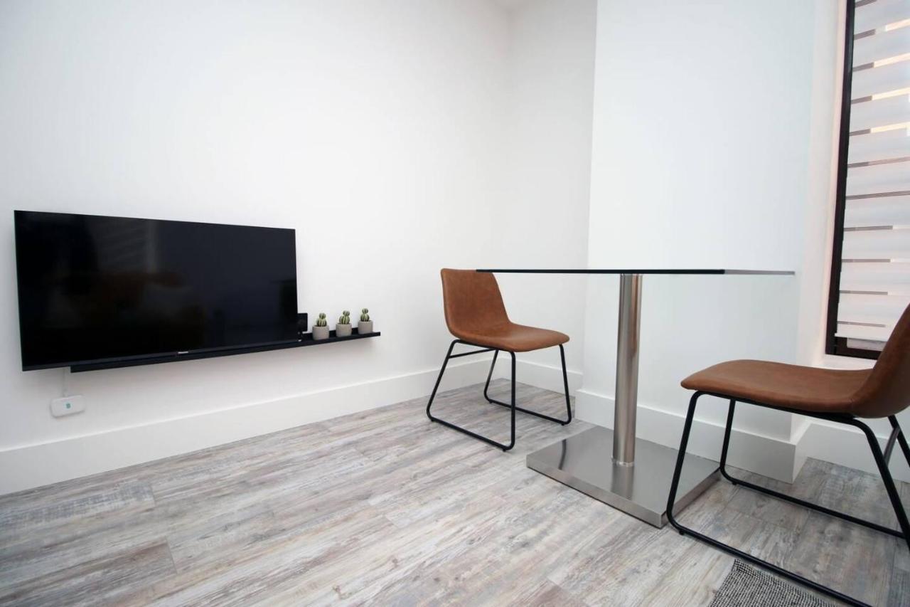 Kingsbridge Point - Cosy One Bed Apartments Near Town Centre, Σουίντον Εξωτερικό φωτογραφία